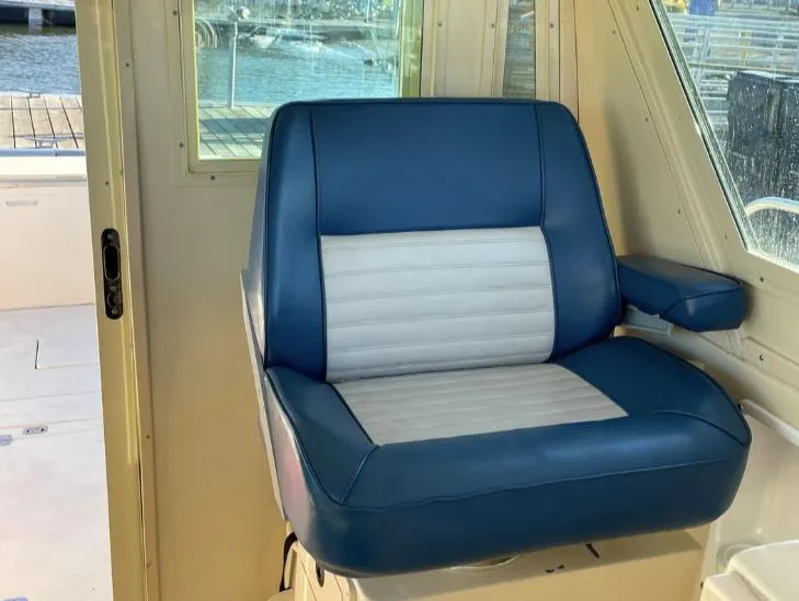 Slide: The Image of Blue and white captain's chair inside a 2006 Albin 28 Tournament Express boat. - 36