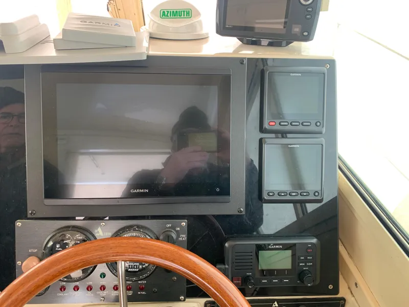 Slide: The Image of 2006 Albin 28 Tournament Express dashboard with Garmin navigation equipment and wooden steering wheel. - 41