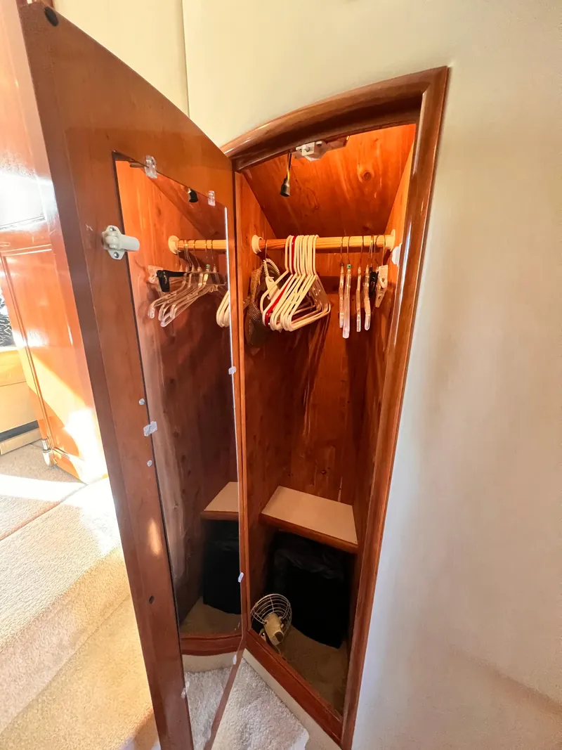 Slide: The Image of Carver 444 Cockpit Motor Yacht 2005 - 76