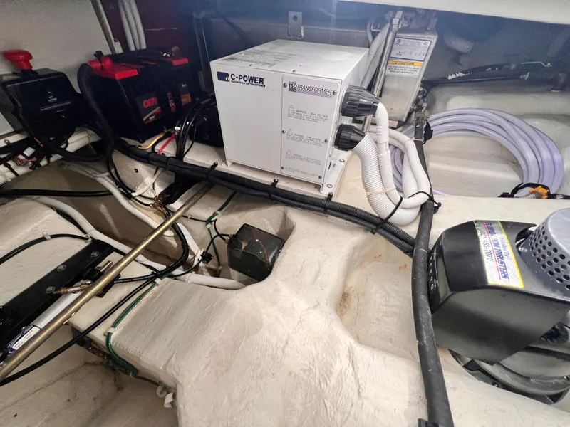 Slide: The Image of Carver 444 Cockpit Motor Yacht 2005 - 95