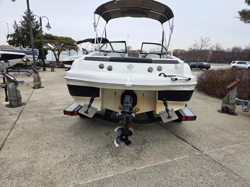 Slide: The Image of Tahoe 400TS 2016 - 3