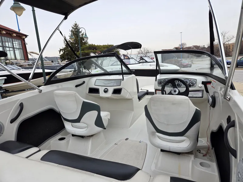 Slide: The Image of Tahoe 400TS 2016 - 4