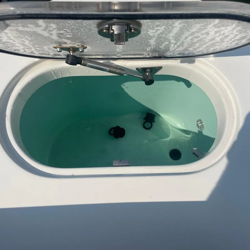 Slide: The Image of Livewell on a 2015 NauticStar 2200XS Offshore boat, open lid showing interior. - 23