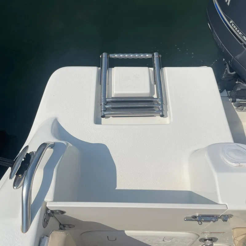 Slide: The Image of 2015 NauticStar 2200XS Offshore boat with folded swim ladder. - 24