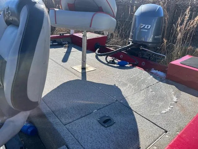 Slide: The Image of 2014 G3 176 EAGLE boat interior with Yamaha 70 outboard motor. - 3