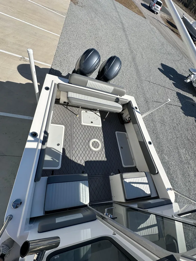 Slide: The Image of Defiance 220 Admiral 2024 - 33