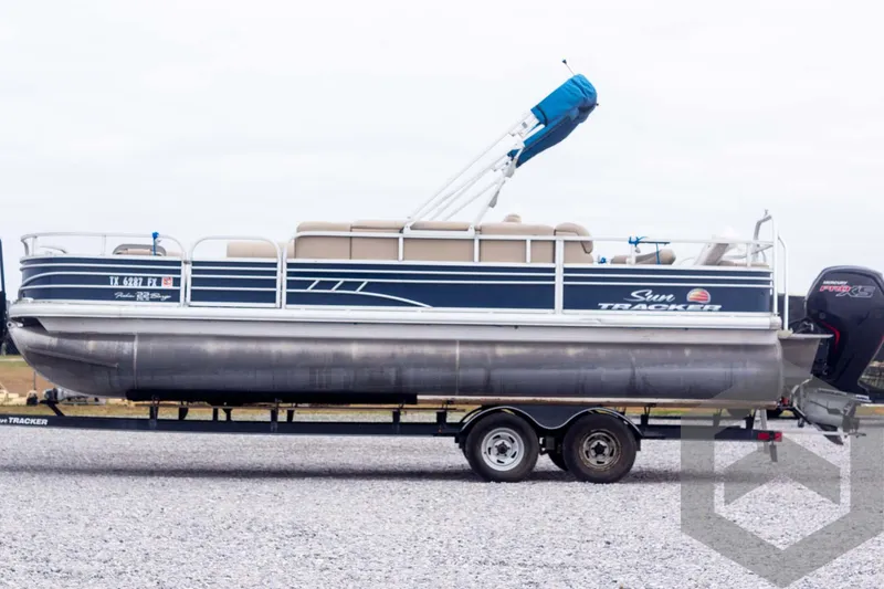 Slide: The Image of 2020 Sun Tracker Fishin' Barge 22 DLX pontoon boat on trailer, side view. - 19