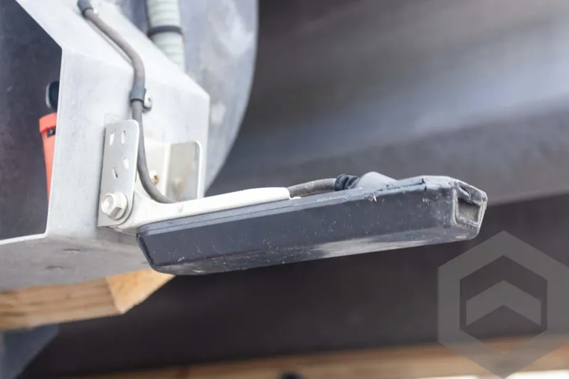 Slide: The Image of Close-up of a 2020 Sun Tracker Fishin' Barge 22 DLX boat component. - 25