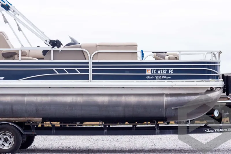 Slide: The Image of 2020 Sun Tracker Fishin' Barge 22 DLX pontoon boat on trailer. - 4