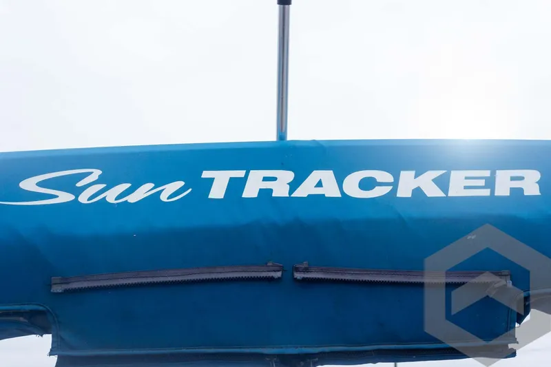 Slide: The Image of 2020 Sun Tracker Fishin' Barge 22 DLX boat canopy with logo. - 47