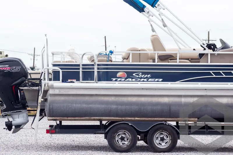 Slide: The Image of 2020 Sun Tracker Fishin' Barge 22 DLX pontoon boat on trailer, side view. - 5