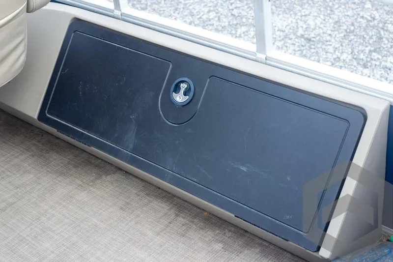 Slide: The Image of Sun Tracker Fishin' Barge 22 DLX 2020 - 52