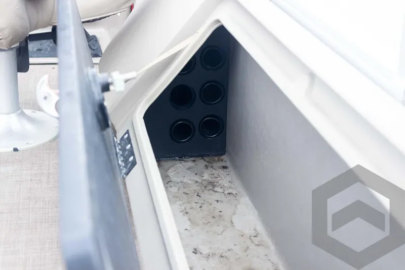 Slide: The Image of Sun Tracker Fishin' Barge 22 DLX 2020 - 53