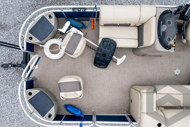 Slide: The Image of Sun Tracker Fishin' Barge 22 DLX 2020 - 55