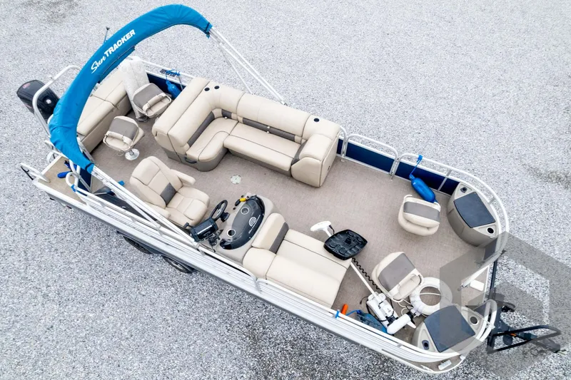 Slide: The Image of Sun Tracker Fishin' Barge 22 DLX 2020 - 59