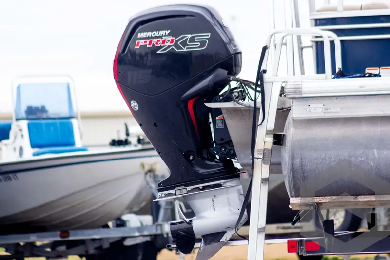 Slide: The Image of 2020 Sun Tracker Fishin' Barge 22 DLX with Mercury Pro XS outboard motor. - 7