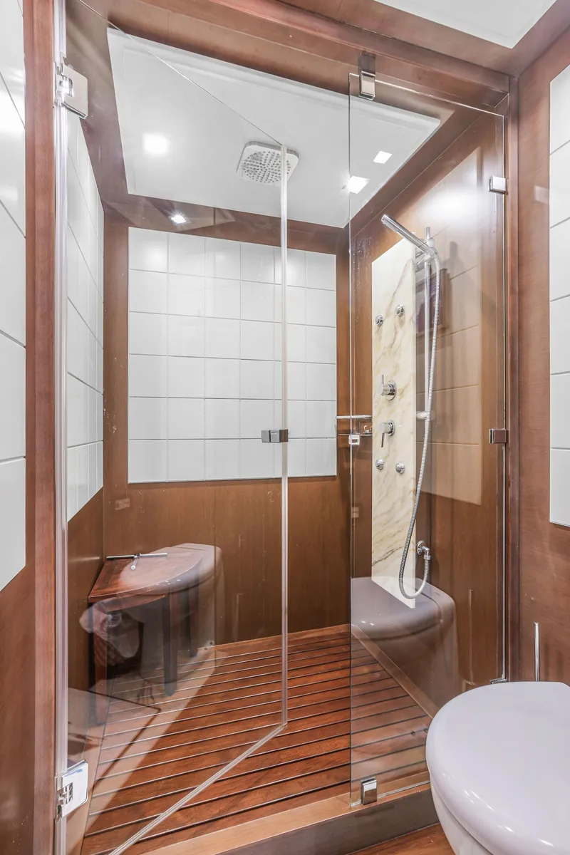 Slide: The Image of Master stateroom head, forward - 20