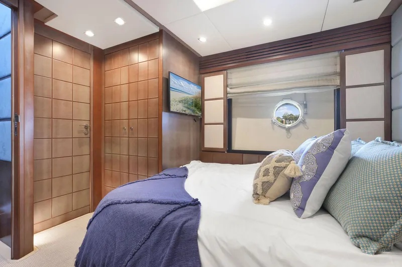 Slide: The Image of Starboard side guest stateroom - 33