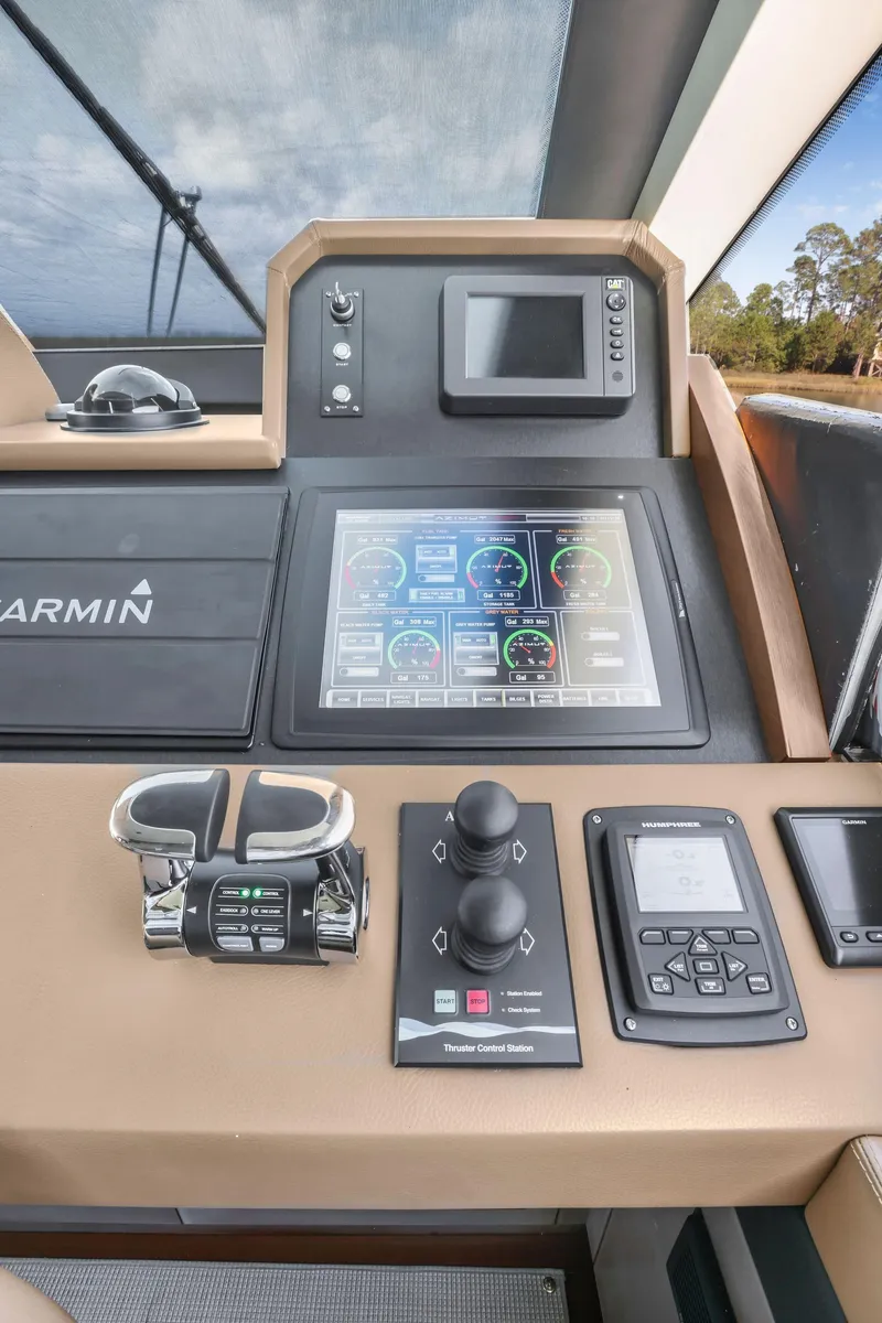 Slide: The Image of Helm, Azimut systems monitor display - 41