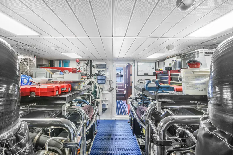 Slide: The Image of Engine room, 1925hp CAT C-32As - 64