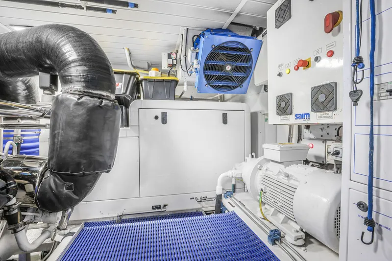 Slide: The Image of Engine room forward to portside, generator - 67