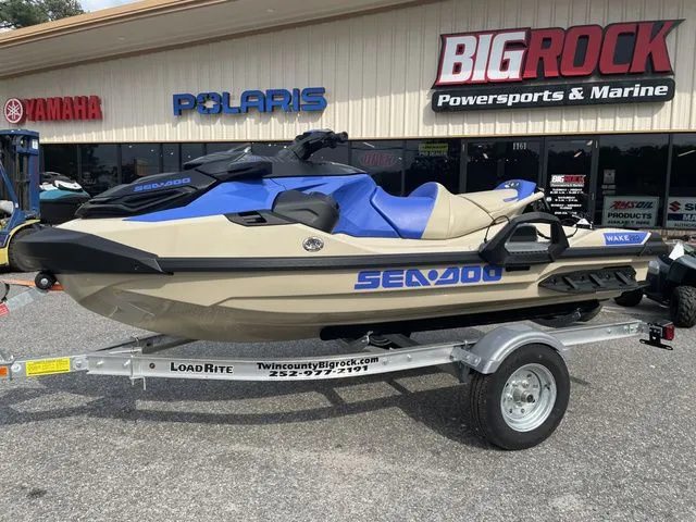 Slide: The Image of Sea-Doo WAKE PRO 230 with Sound System 2025 - 9