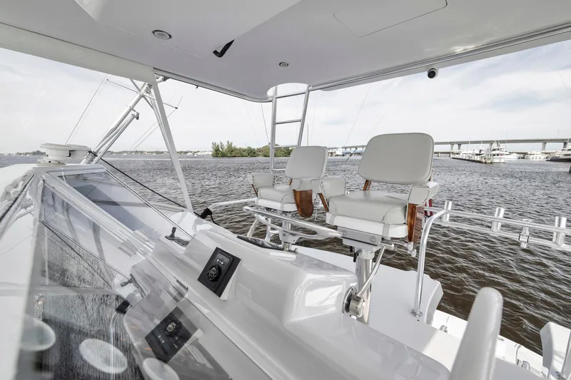 Slide: The Image of Hatteras 60 Convertible 1999 - 50