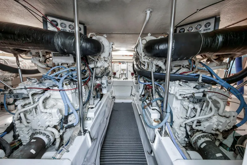 Slide: The Image of Hatteras 60 Convertible 1999 - 53