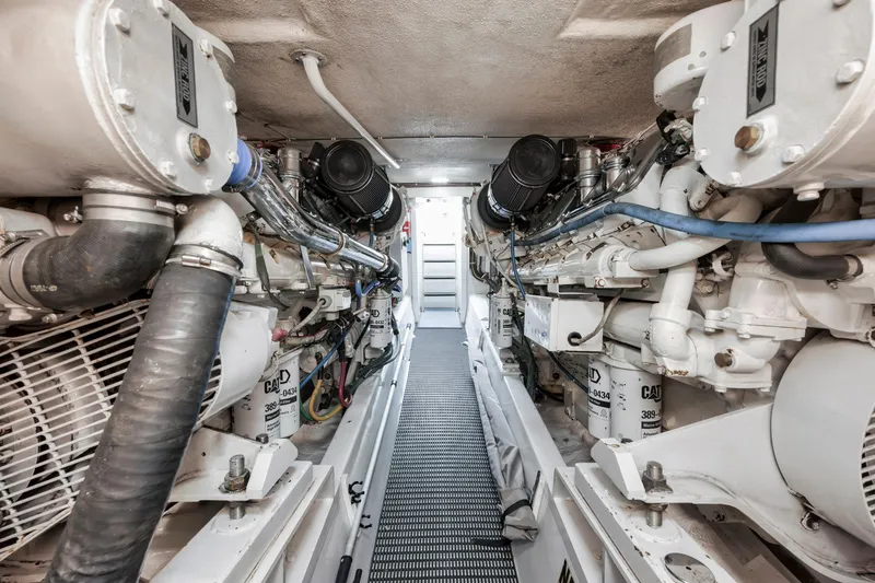 Slide: The Image of Hatteras 60 Convertible 1999 - 56