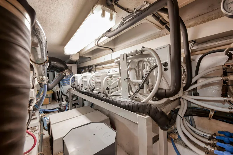 Slide: The Image of Hatteras 60 Convertible 1999 - 57