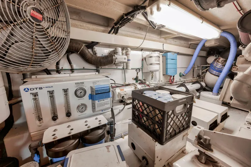 Slide: The Image of Hatteras 60 Convertible 1999 - 58