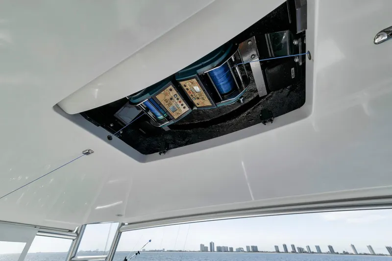 Slide: The Image of Viking 70 Convertible 2015 - 61