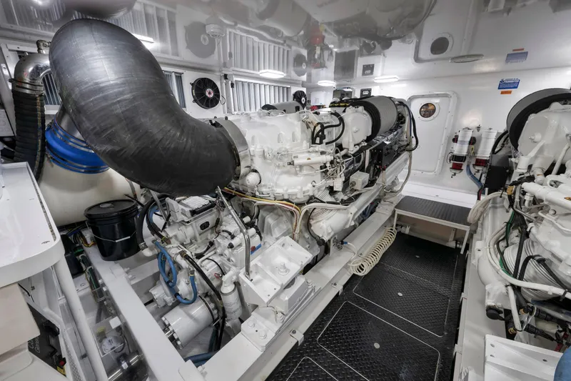 Slide: The Image of Viking 70 Convertible 2015 - 78