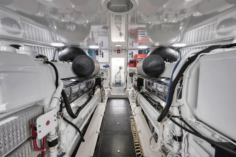 Slide: The Image of Viking 70 Convertible 2015 - 85