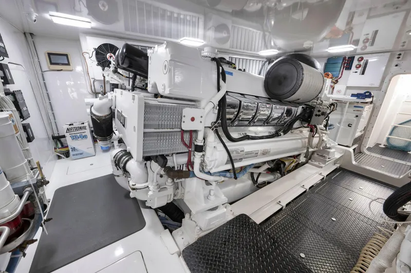 Slide: The Image of Viking 70 Convertible 2015 - 86