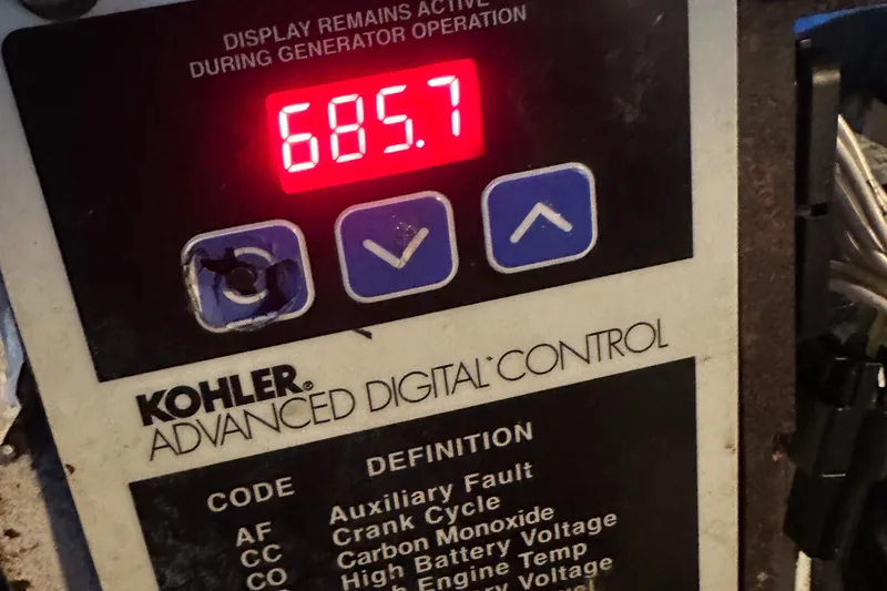 Slide: The Image of Kohler Advanced Digital Control displaying 685.7 on a 2008 Sea Ray 340 Sundancer. - 28