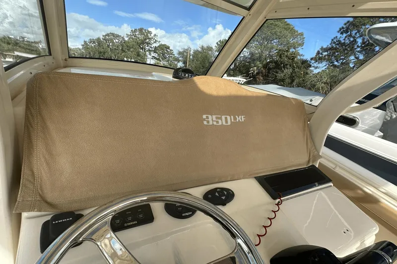 Slide: The Image of Scout 350 Lxf 2017 - 10