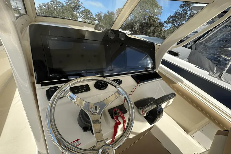 Slide: The Image of Scout 350 Lxf 2017 - 9