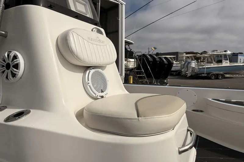 Slide: The Image of NauticStar 2200 TORNAMENT 2010 - 22