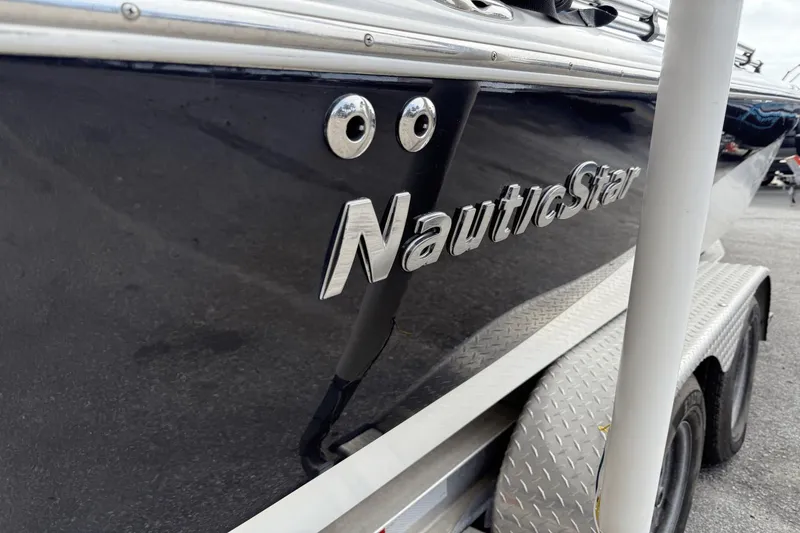 Slide: The Image of NauticStar 2200 TORNAMENT 2010 - 35