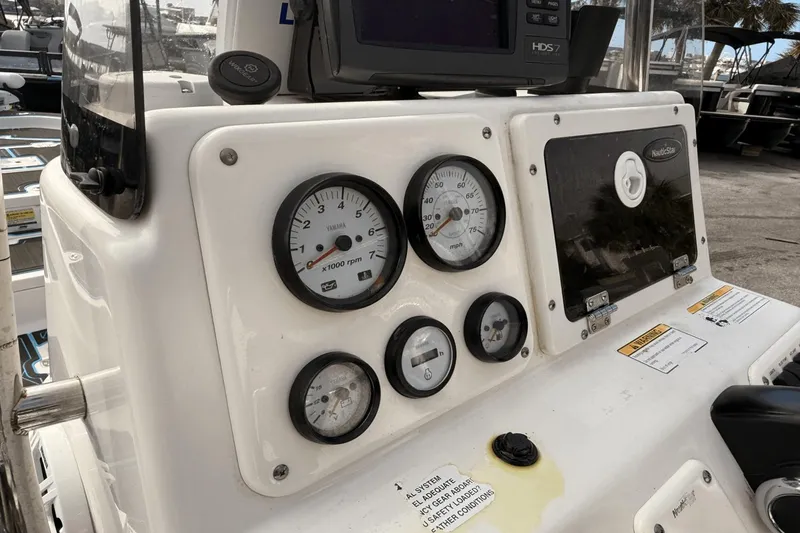 Slide: The Image of NauticStar 2200 TORNAMENT 2010 - 37