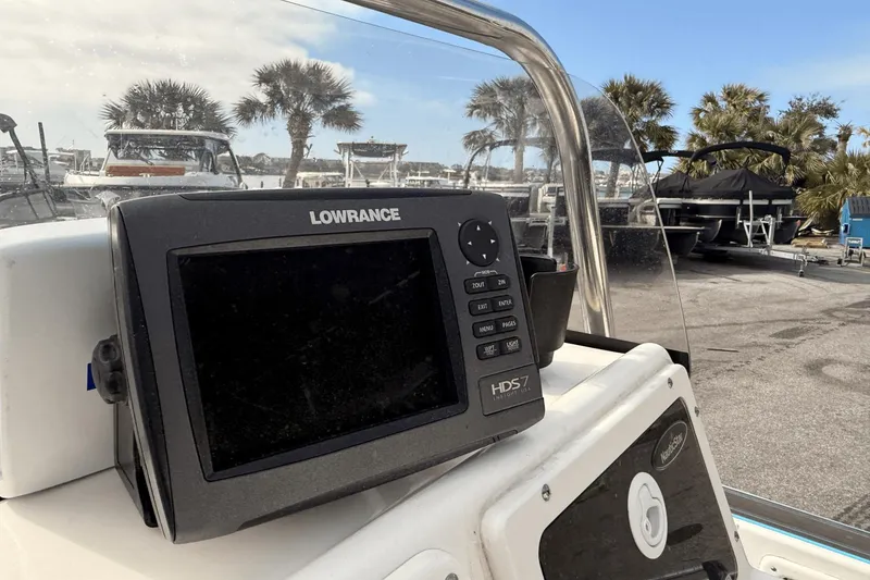 Slide: The Image of NauticStar 2200 TORNAMENT 2010 - 38