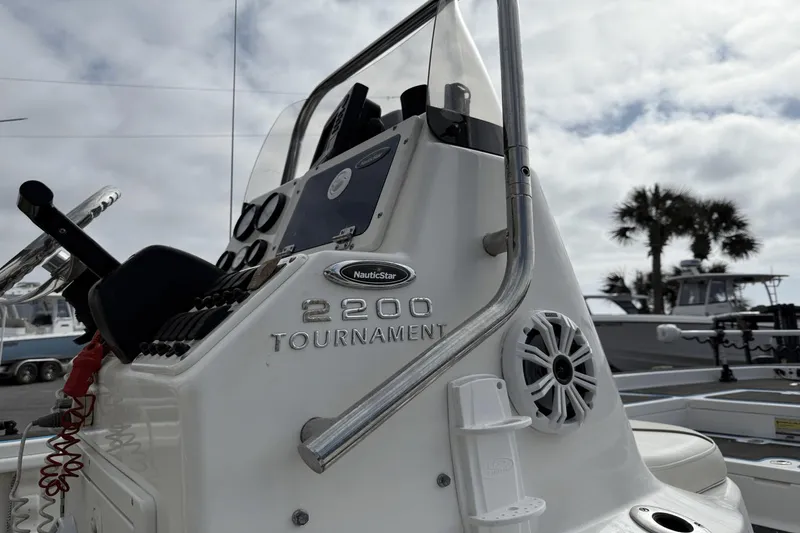 Slide: The Image of NauticStar 2200 TORNAMENT 2010 - 47