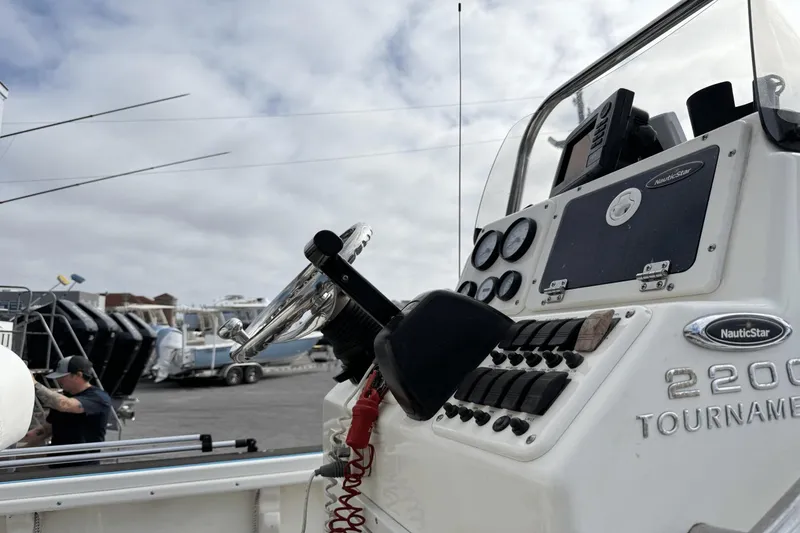 Slide: The Image of NauticStar 2200 TORNAMENT 2010 - 48