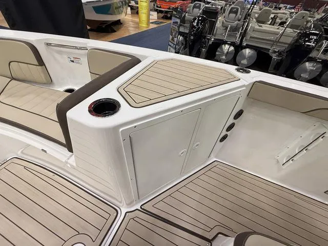 Slide: The Image of Yamaha 222 FSH Sport E 2025 - 13