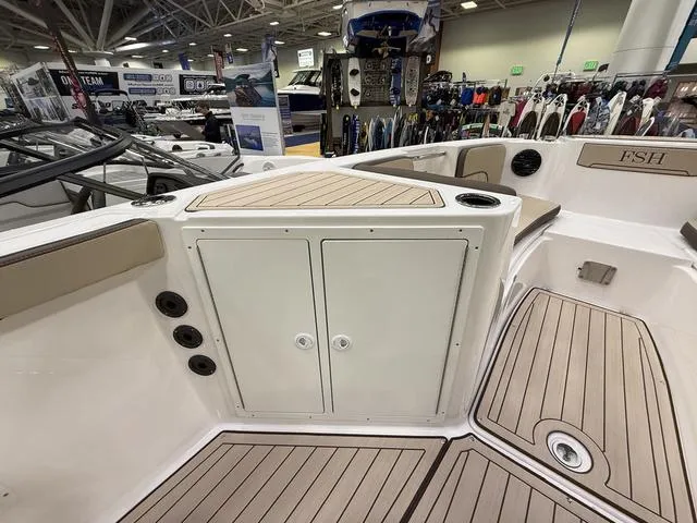 Slide: The Image of Yamaha 222 FSH Sport E 2025 - 16