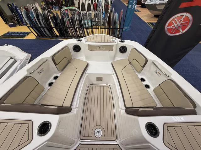 Slide: The Image of Yamaha 222 FSH Sport E 2025 - 17