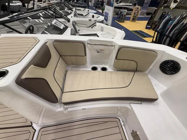 Slide: The Image of Yamaha 222 FSH Sport E 2025 - 18