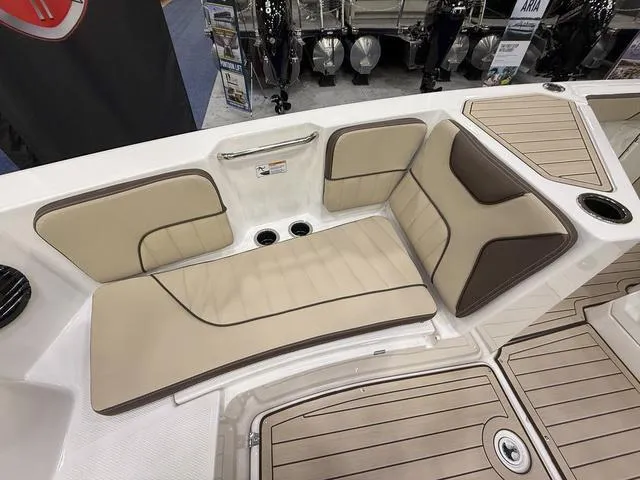 Slide: The Image of Yamaha 222 FSH Sport E 2025 - 19