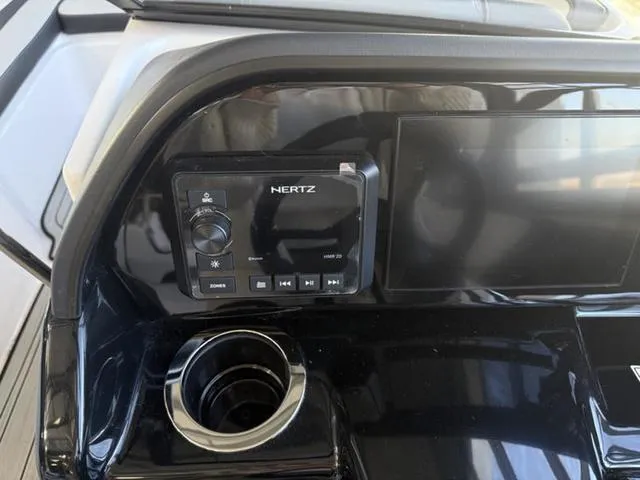 Slide: The Image of Yamaha 195S 2025 - 14